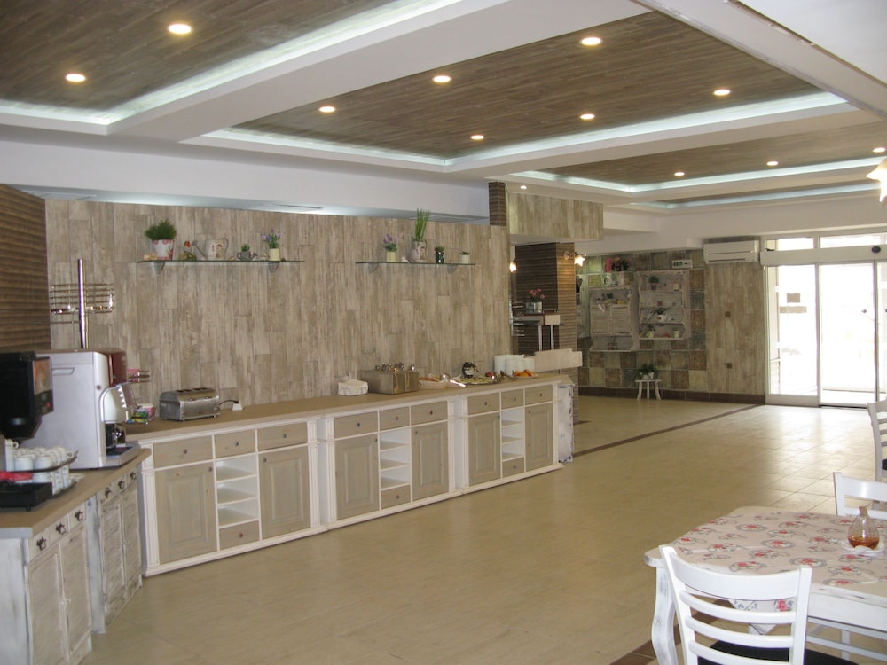 Estreya Park 8/50