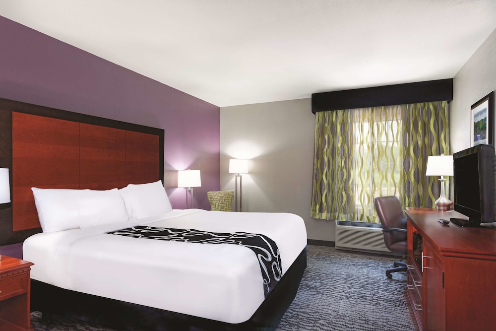 La Quinta Inn & Suites by Wyndham Knoxville North I-75 18/58