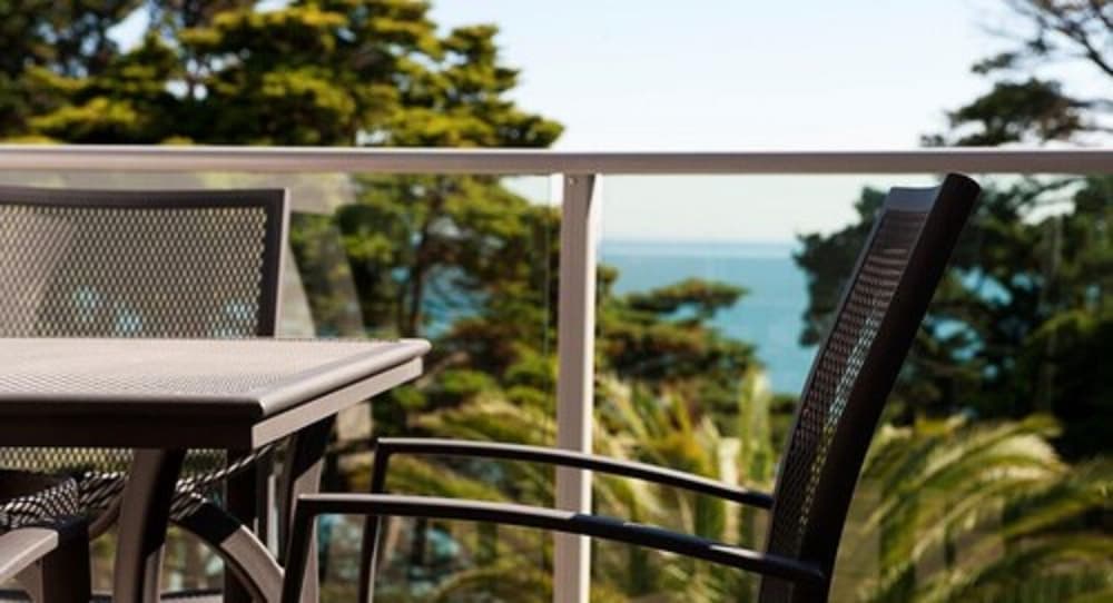 The Waves Serviced Apartments 6/52
