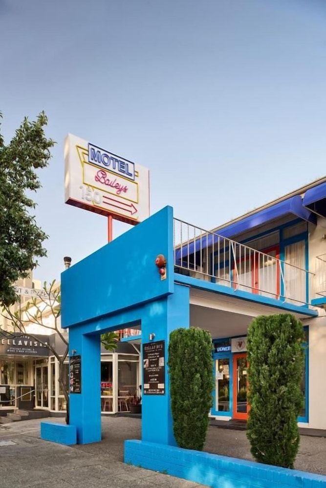 Baileys Parkside Motel by VetroBlu 7/55