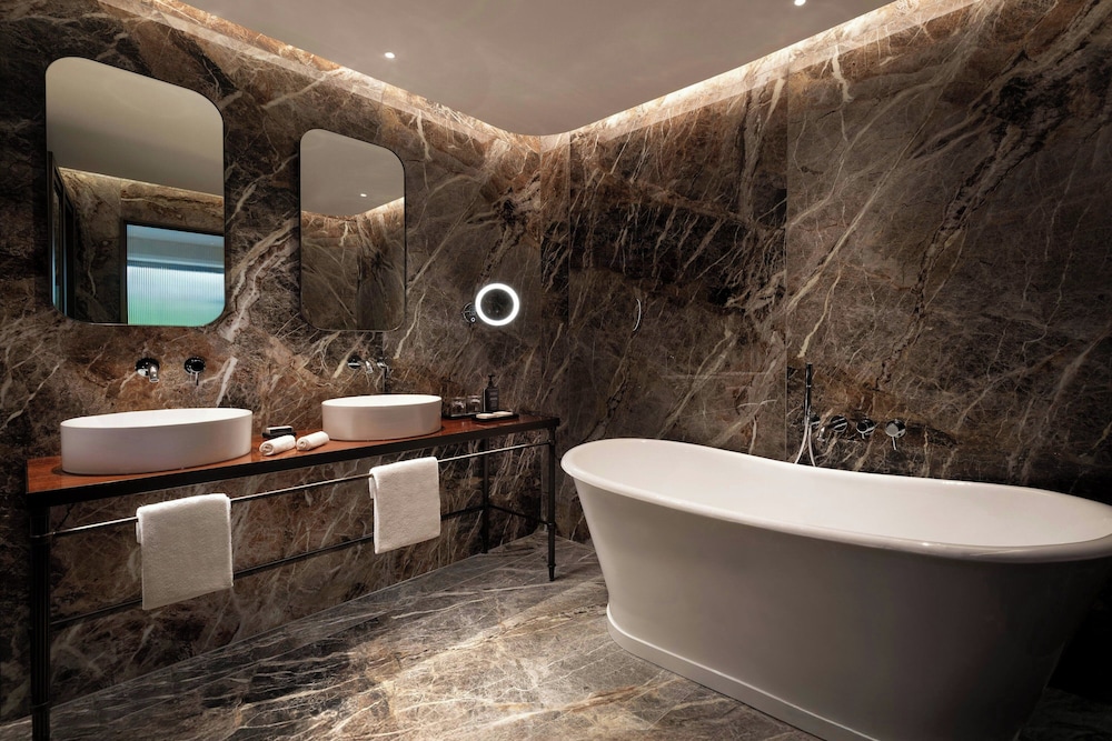 جناح جونيور بغرفة نوم واحدة، Sheraton Lake Como Hotel 3/4