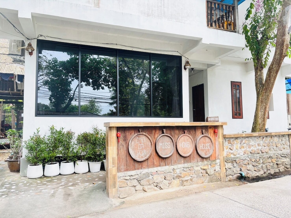 Miss Hong House 8/50