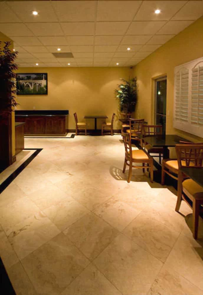 Thunderbird Lodge in Riverside 32/44