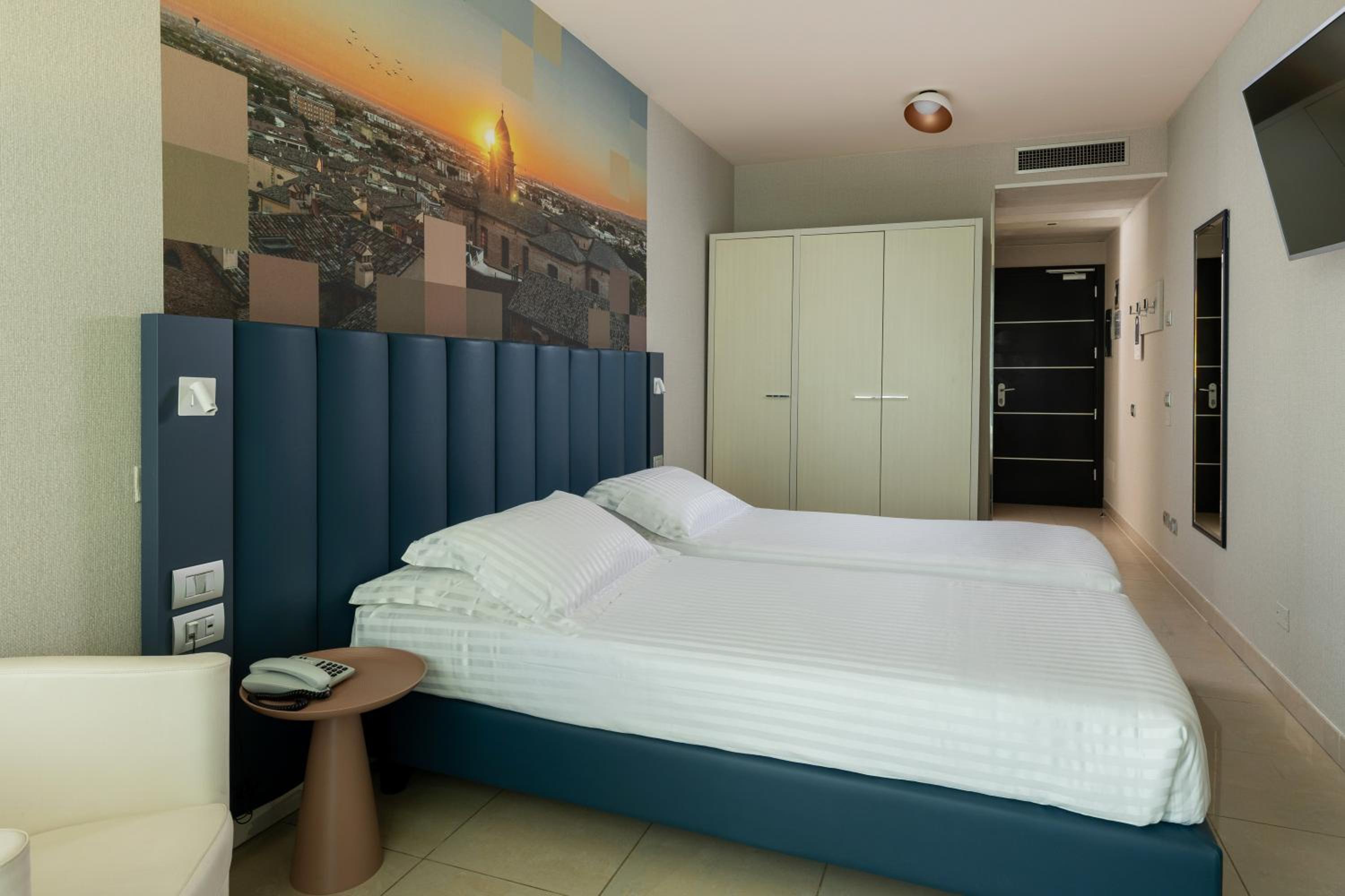 Classic, Twin Beds, Side Sea View, Balcony، MERCURE RIMINI ARTIS 6/10