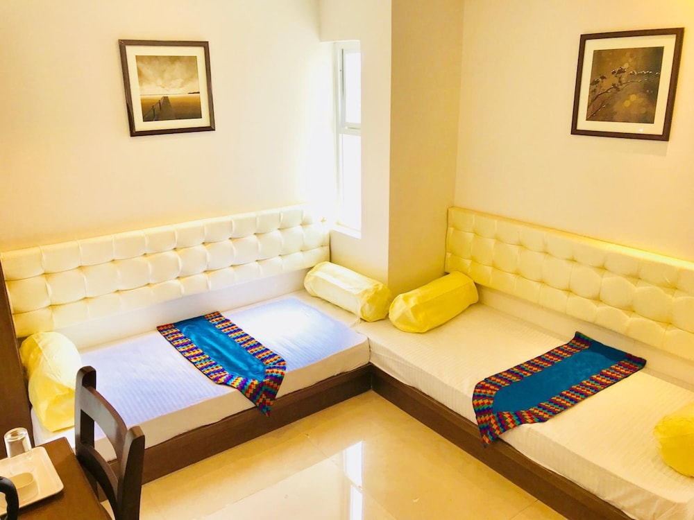 Regalia Inn & Suites 22/37