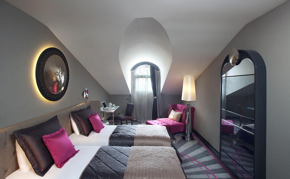 DELUXE, ATTIC