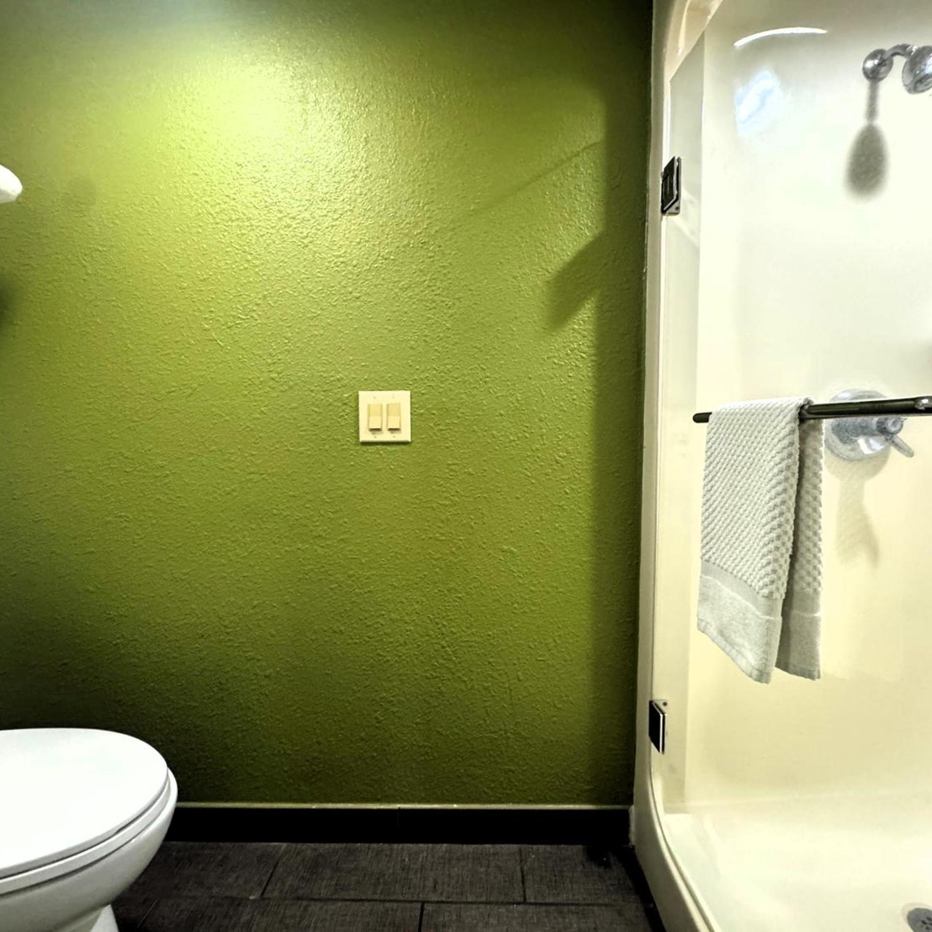 جناح بسرير كينج بغرفة نوم واحدة، Travelodge by Wyndham Flowood 9/9