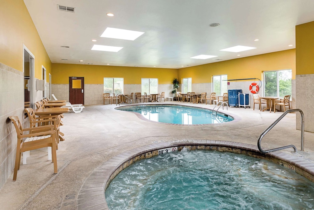 Comfort Suites Leesville 23/50
