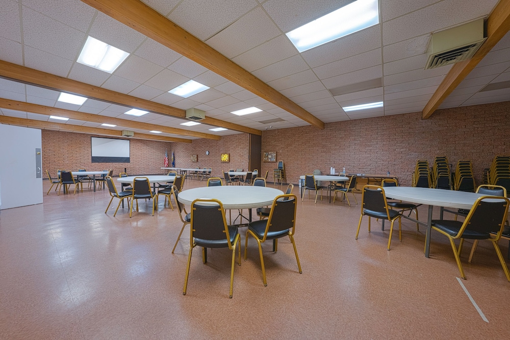 Travelodge Inn & Suites by Wyndham Saint Helens OR 20/37