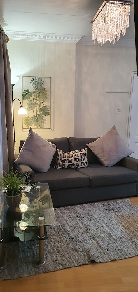 Pepper Tree Bnb 30/50