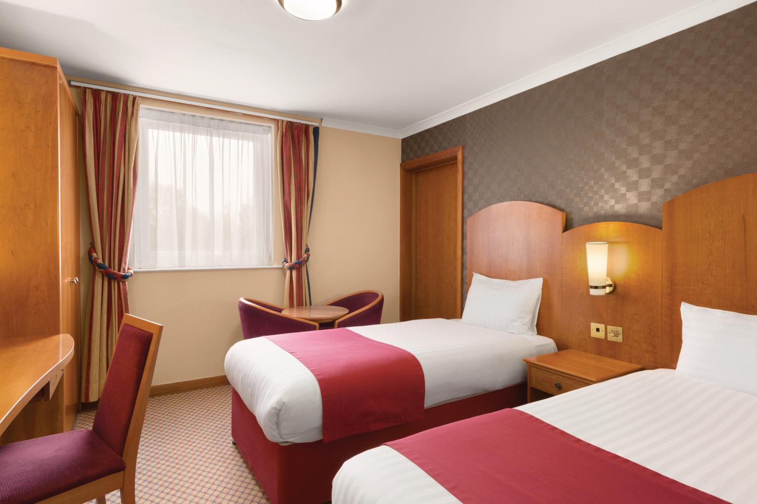 ROOM, TWIN BEDS