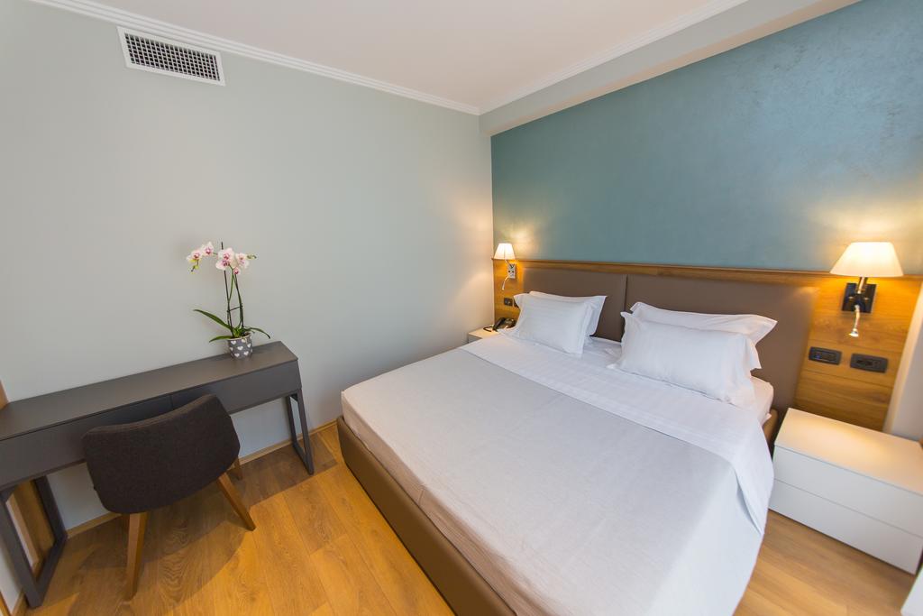 Standard, Double or Twin Bed