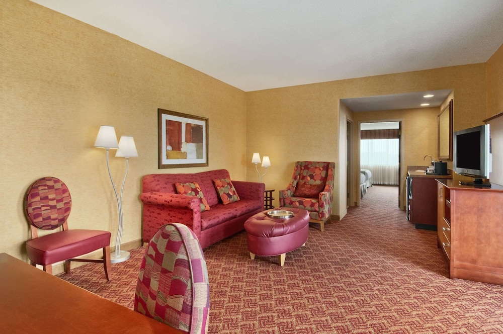 Embassy Suites by Hilton Charlotte Concord Golf Resort & Spa 41/74