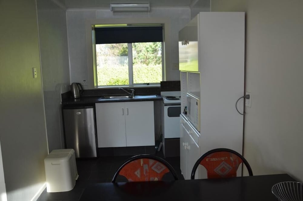 Queens Park Motels 24/60
