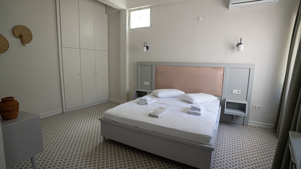 Ece Suites Apart 11/50