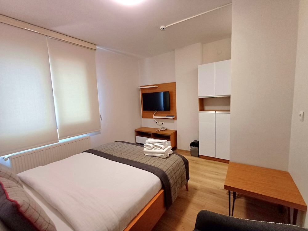 Del Puerto Hotel Aliaga 12/37