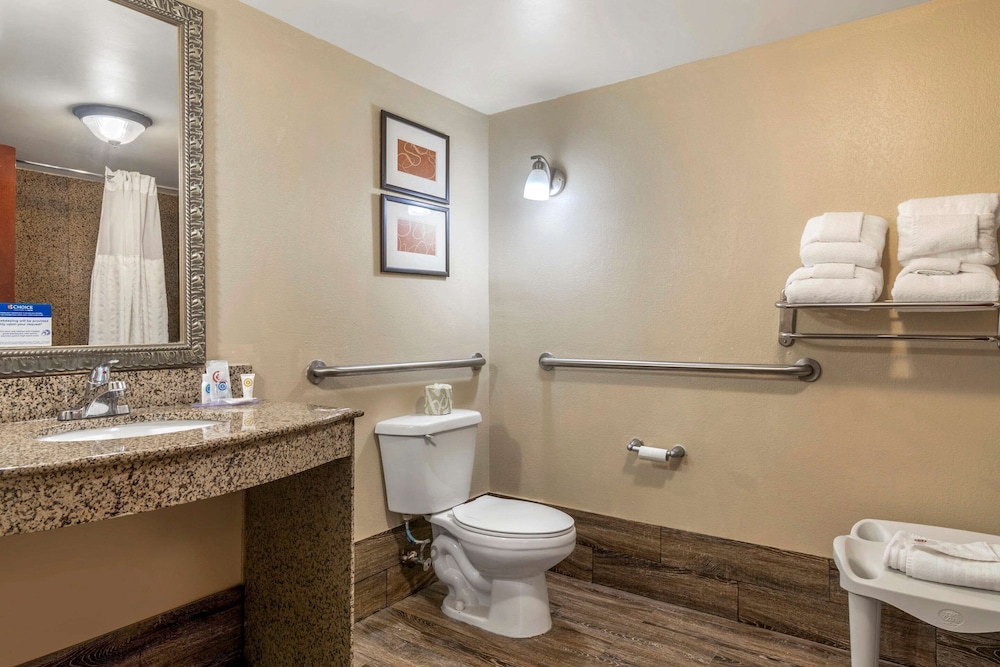 Comfort Suites Near McAs Beaufort 8/28