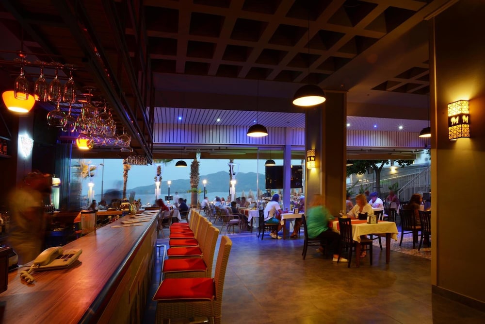 Maris Beach Hotel 21/29