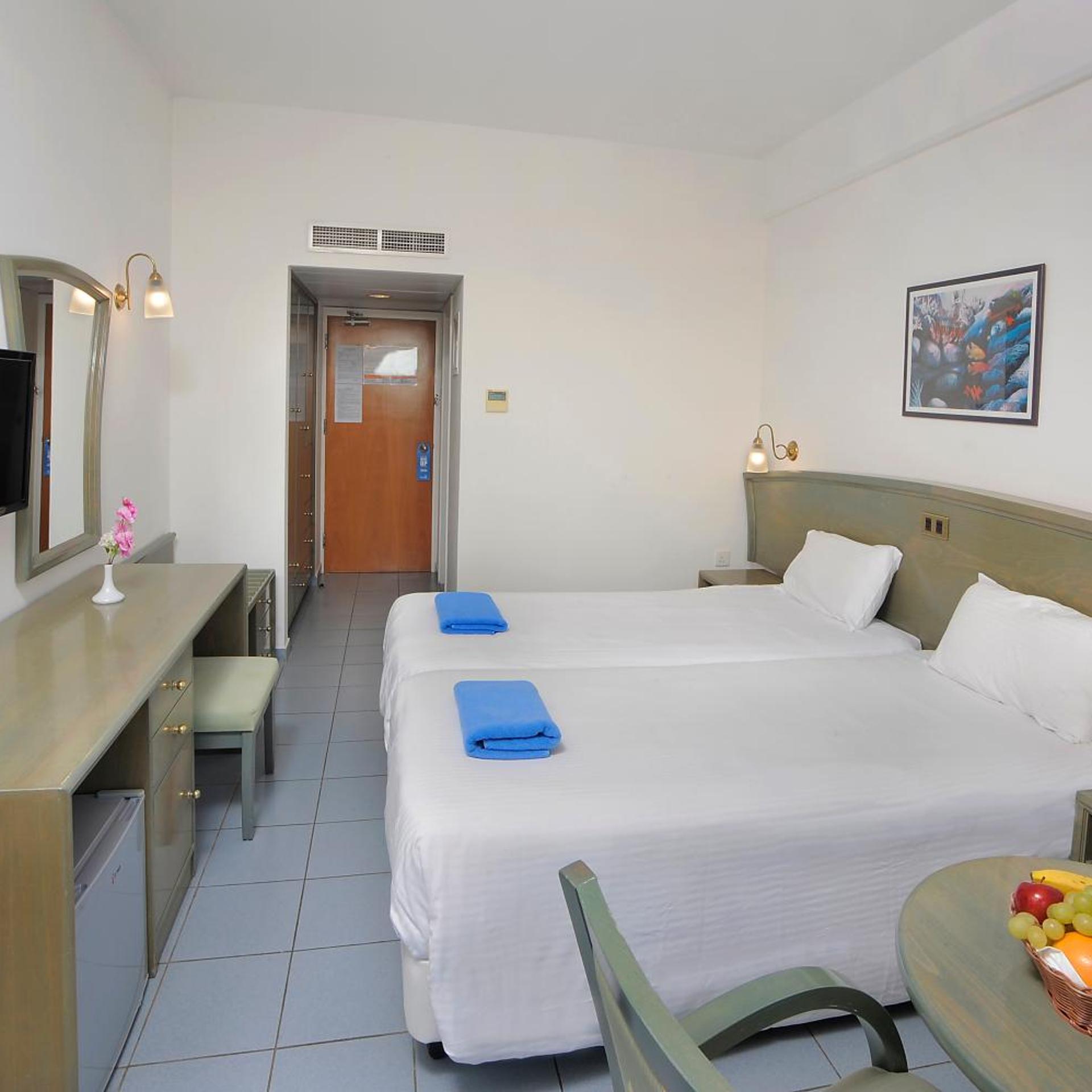 Standard, Single Bed, Lateral Side Sea View