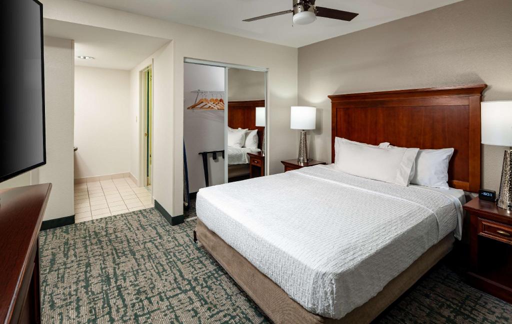 2 BEDROOMS, KING AND QUEEN BED, ACCESSIBLE