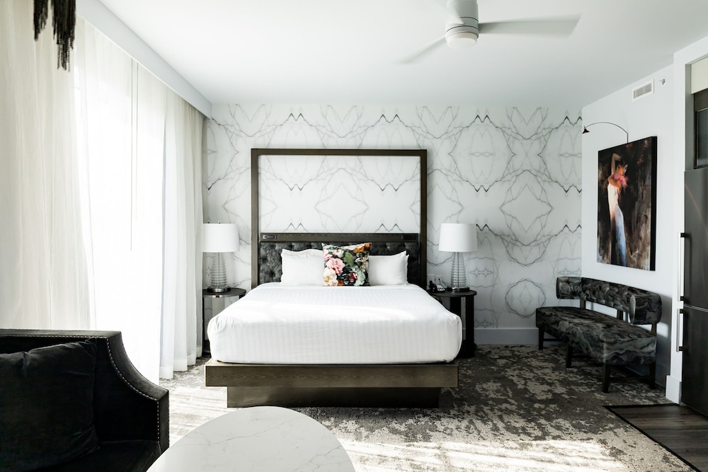 1 BEDROOM, SUITE, TERRACE
