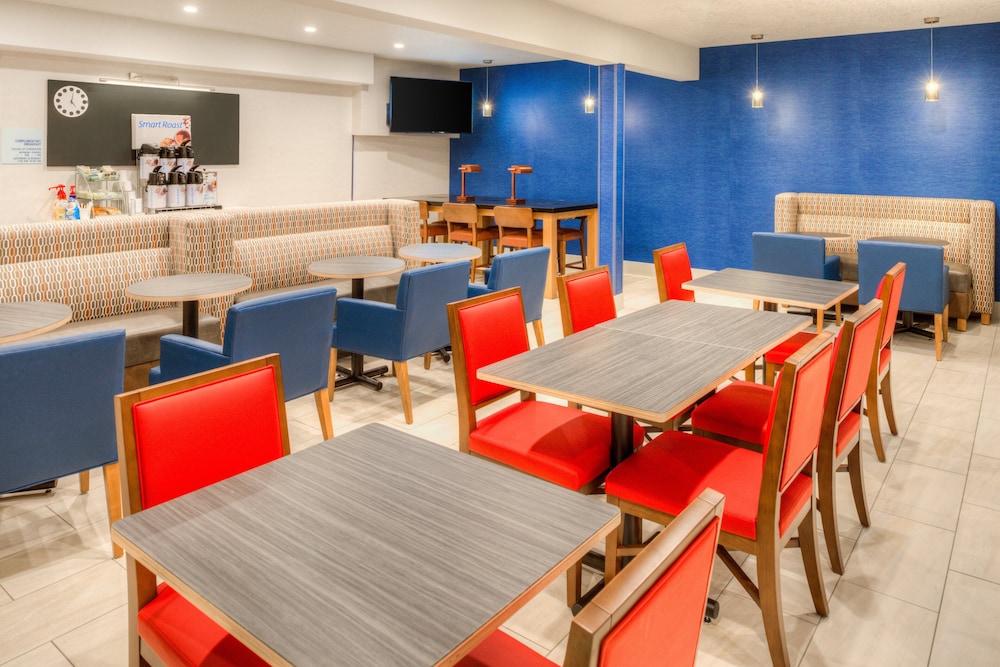 HOLIDAY INN EXPRESS NEWBERG - WINE COUNTRY 49/60
