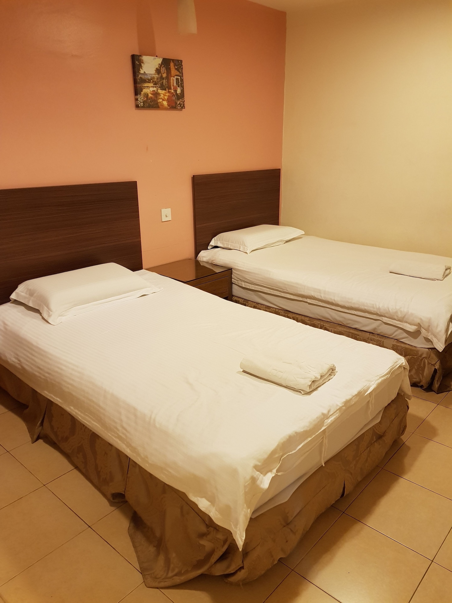 Basic, Twin Beds