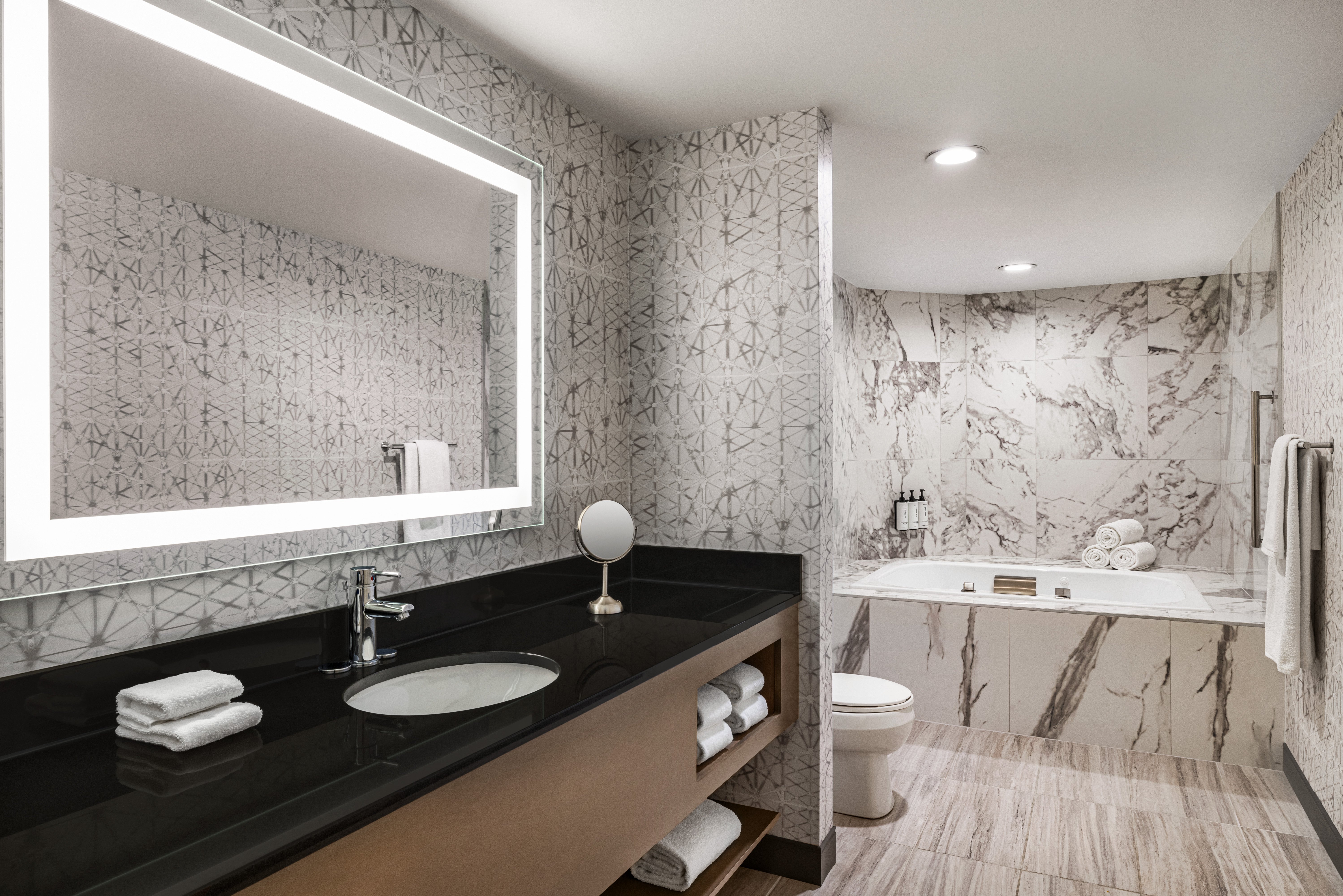 Crowne Plaza Auburn Hills 70/73