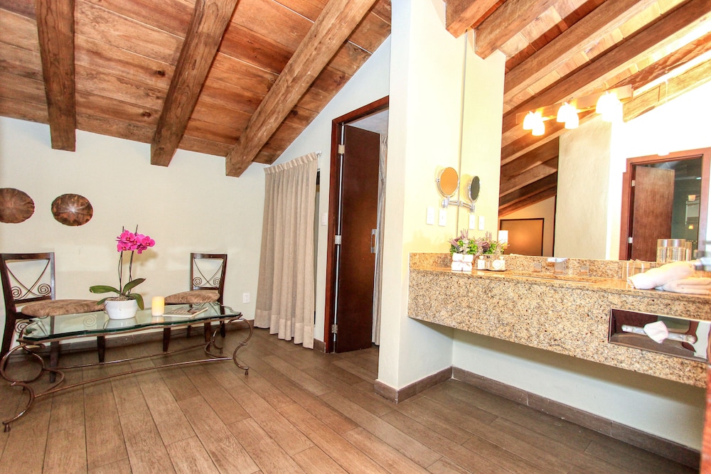 Plaza Gallery Hotel & Boutique 6/70