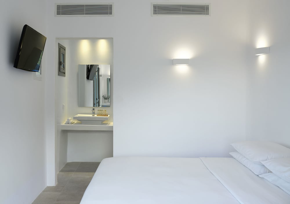 غرفة قياسية بسرير كوين بإطلالة على المسبح بجاكوزي، Aurora Luxury Hotel & Spa 2/2