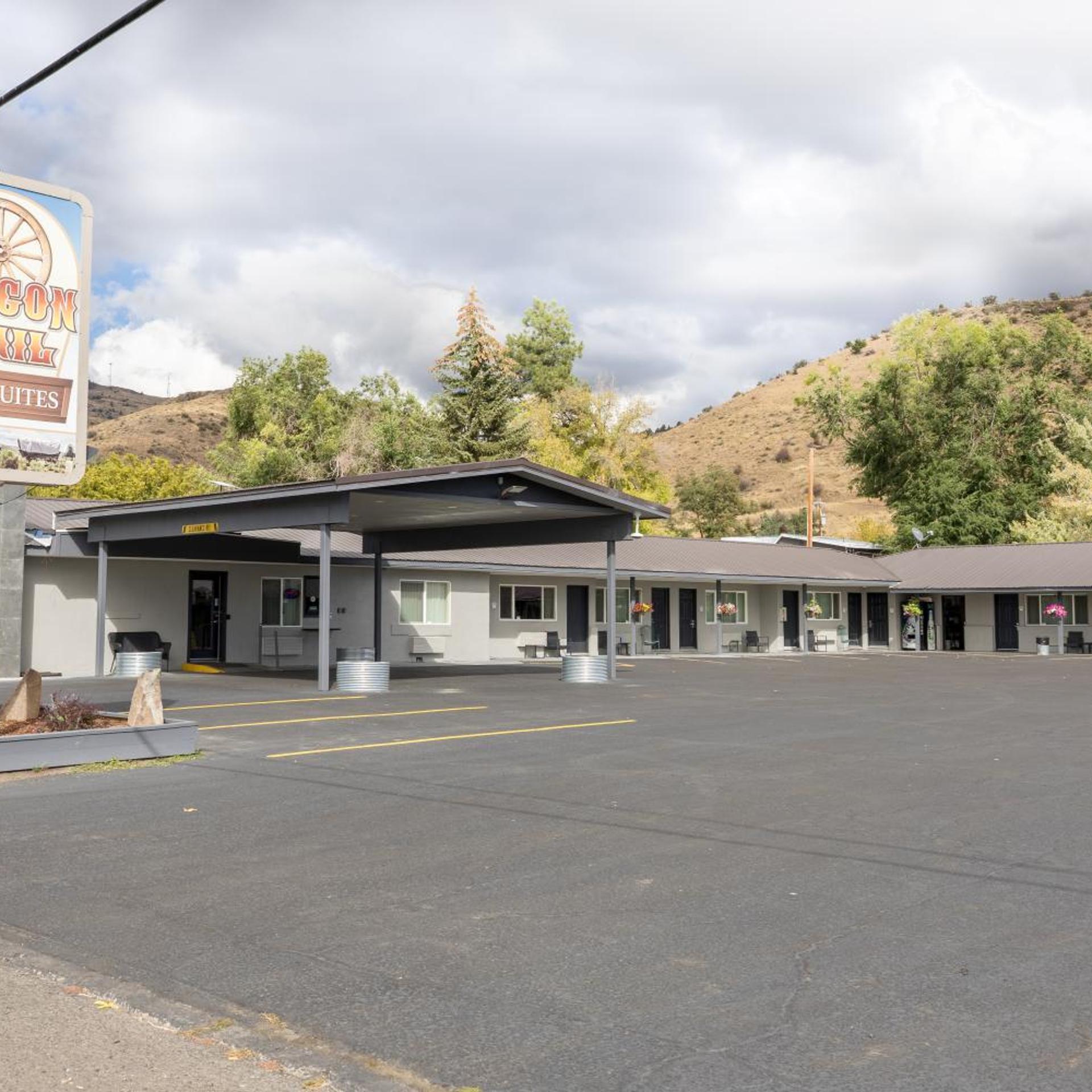 Oregon Trail Inn and Suites 39/50