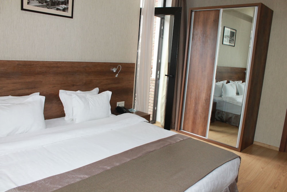 SUPERIOR, DOUBLE BED