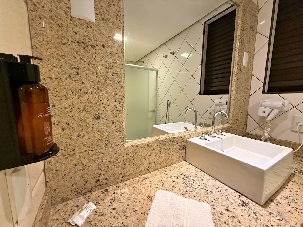 Hotel Continental Inn 50/50
