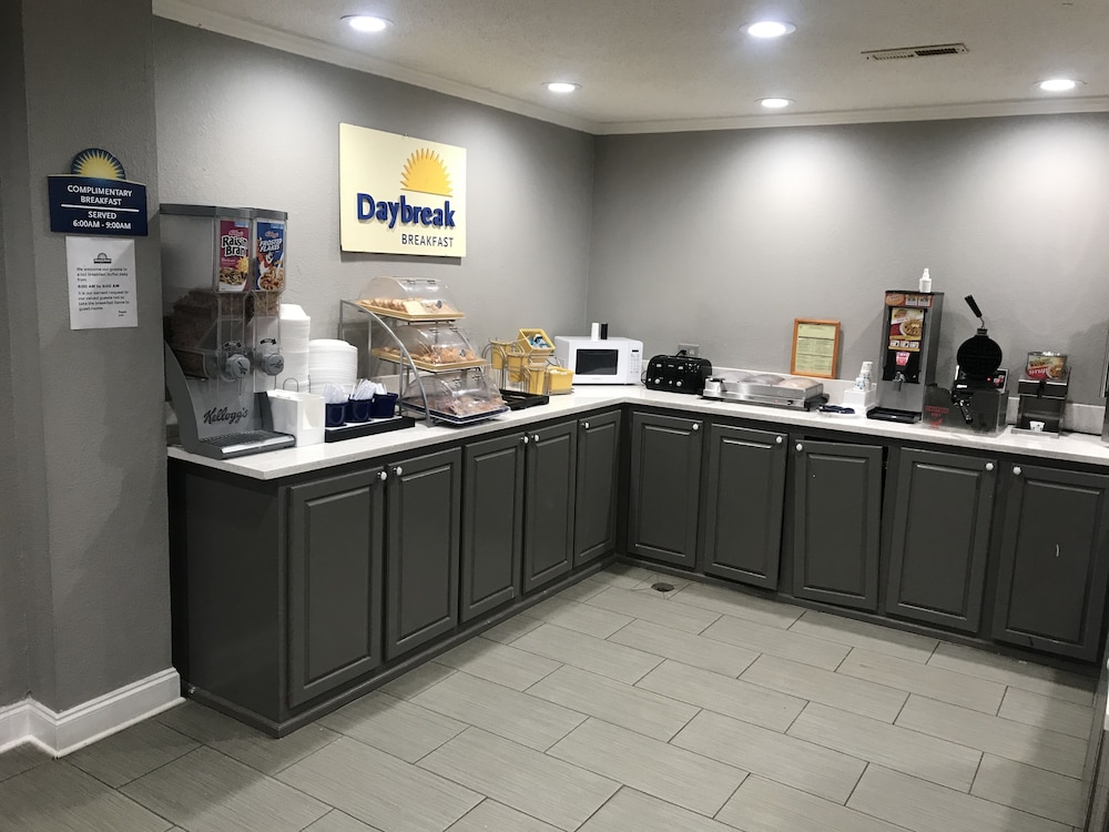 Days Inn & Suites By Wyndham Collierville Germantown Area 21/25