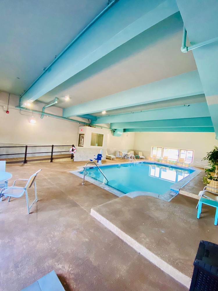 Best Western Plus Landmark Inn 3/43