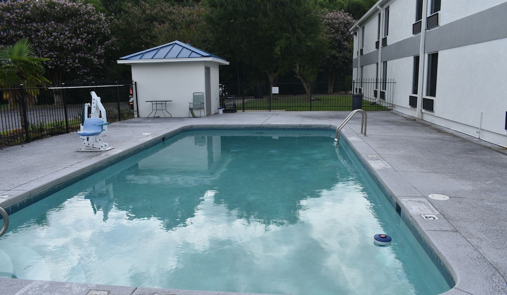 Executive Inn & Suites Baker 25/28