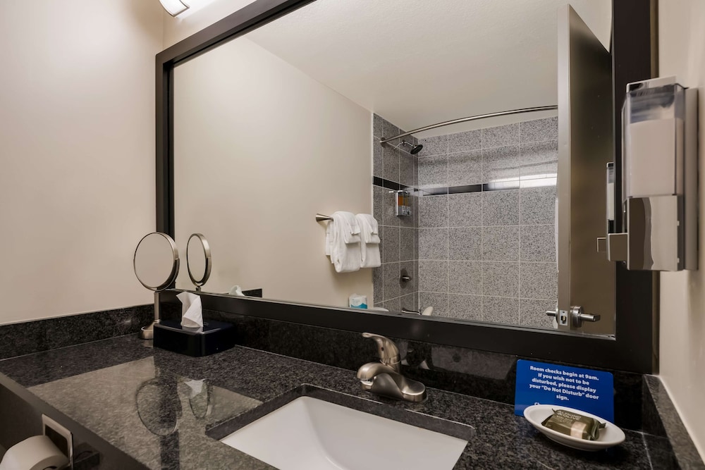 Grand Z Hotel Casino by Red Lion Hotels 53/57