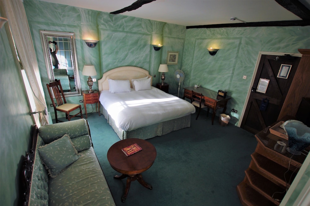 Drapers Hotel 50/50