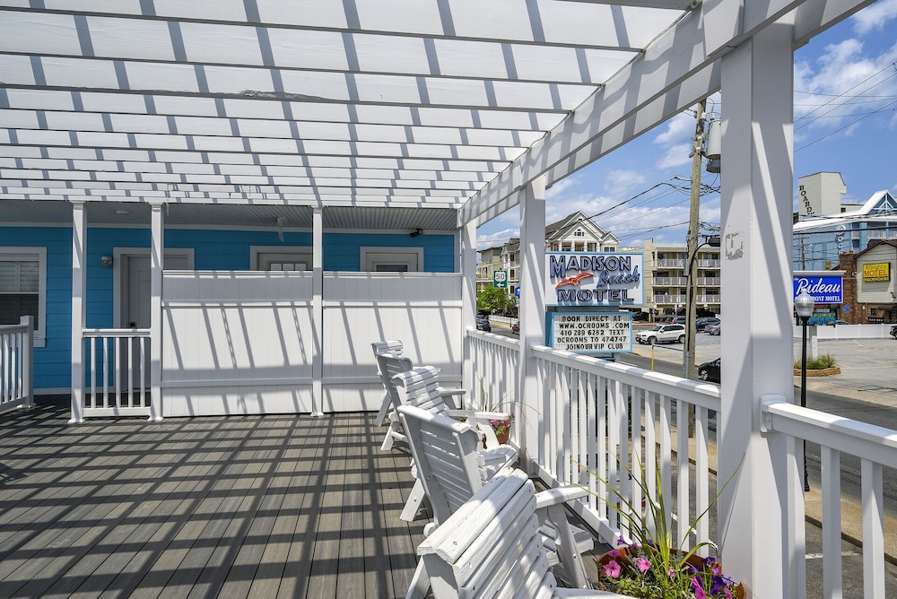 Madison Beach Motel 32/42