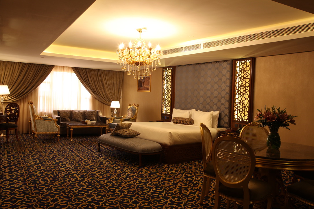 Diplomat, Suite