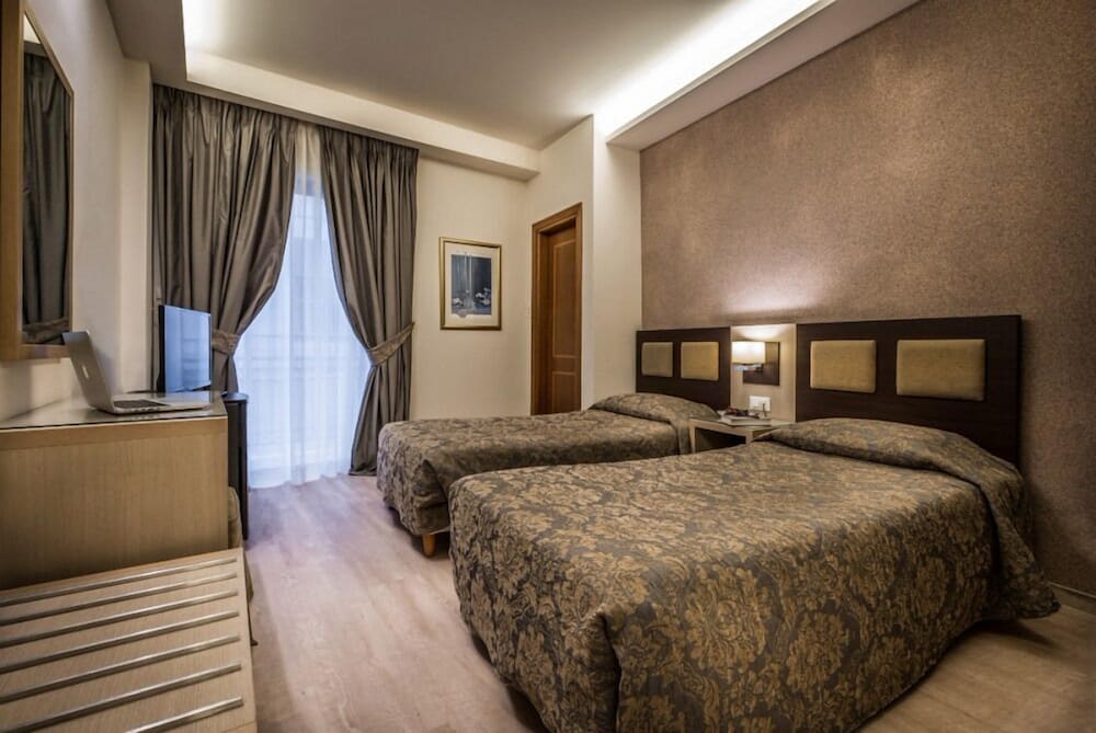 Rex Hotel 7/48