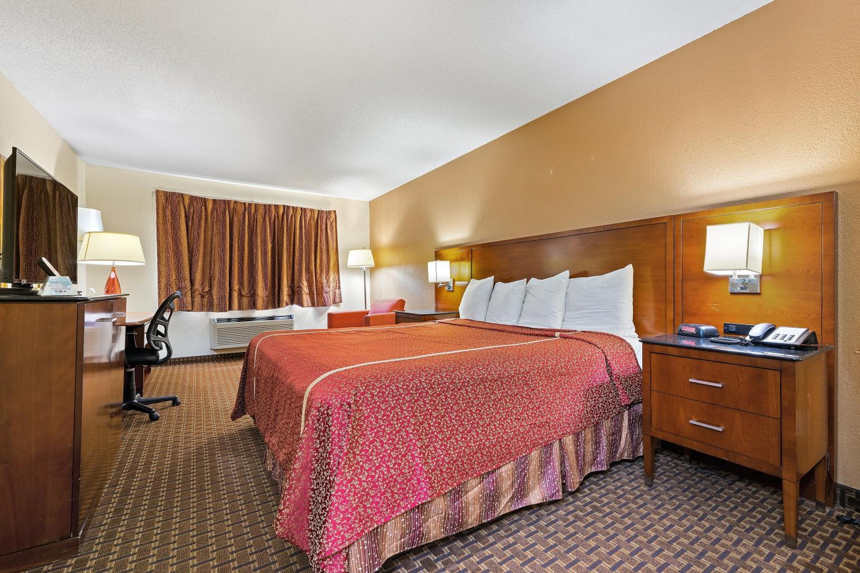 Geneva Motel Inn 8/26