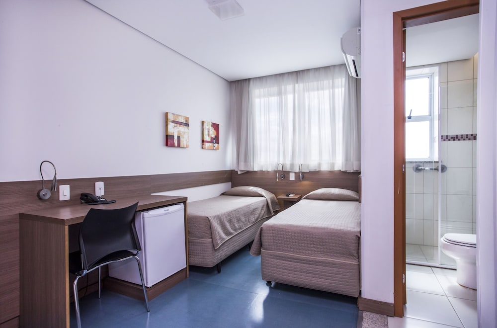 ROOM, TWIN BEDS