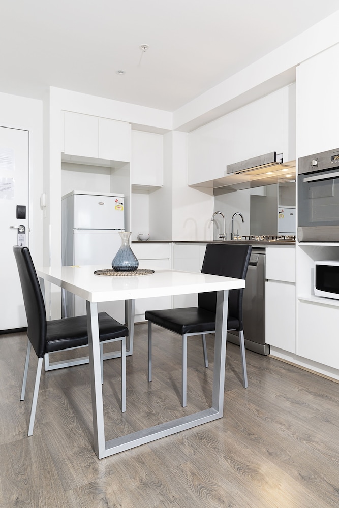 RNR Serviced Apartments North Melbourne 37/44