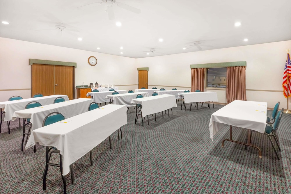 Days Inn By Wyndham Alpena 25/28