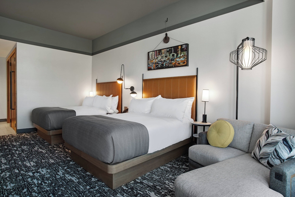 Room, 2 Queen Beds, City View