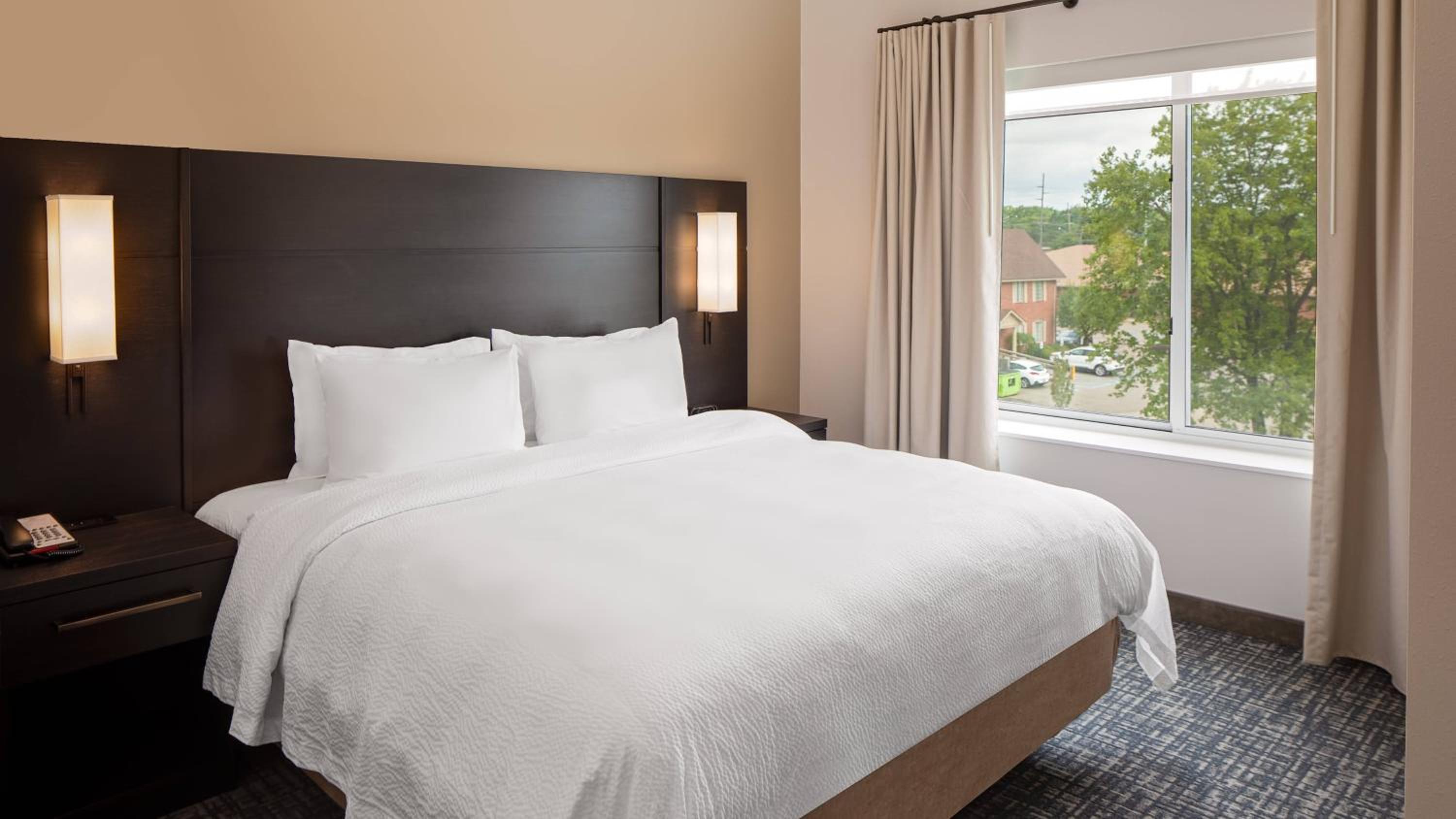 1 Bedroom, Suite, King Bed, Sofa, Bathtub, Accessible