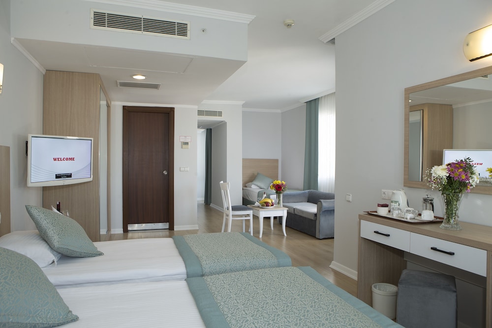 Adonis Hotel 30/50