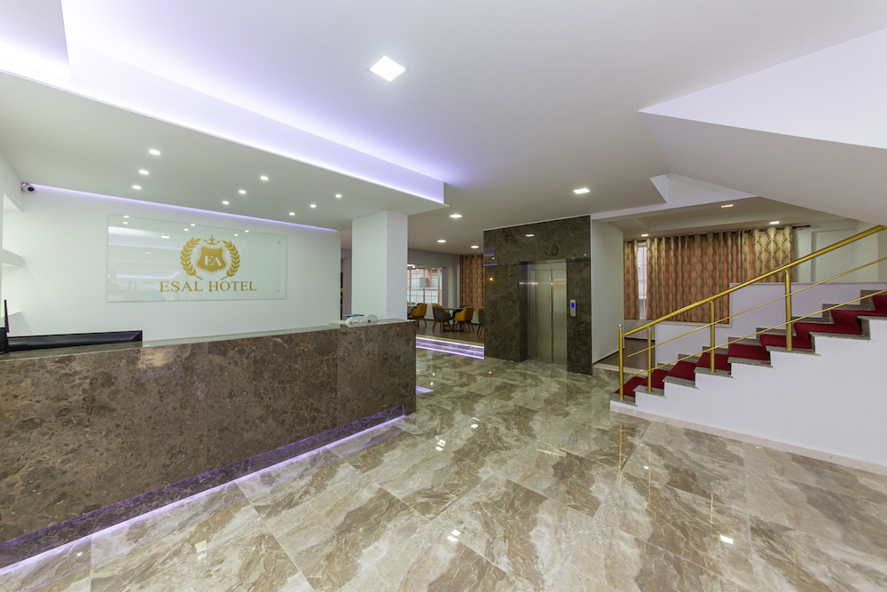 Esal Hotel 7/39