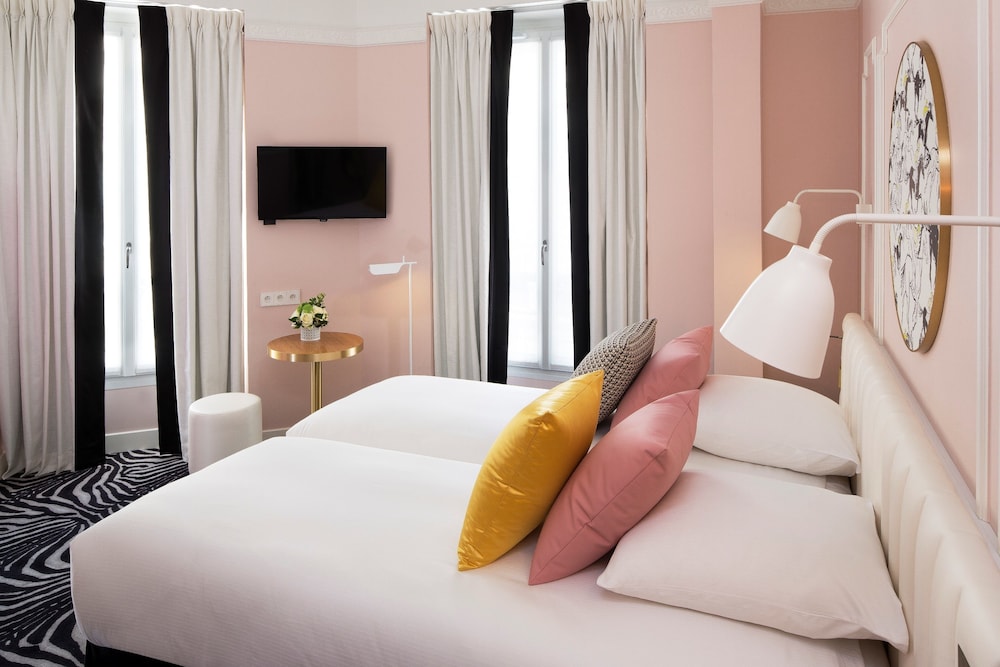 Hotel Pastel Paris 30/41